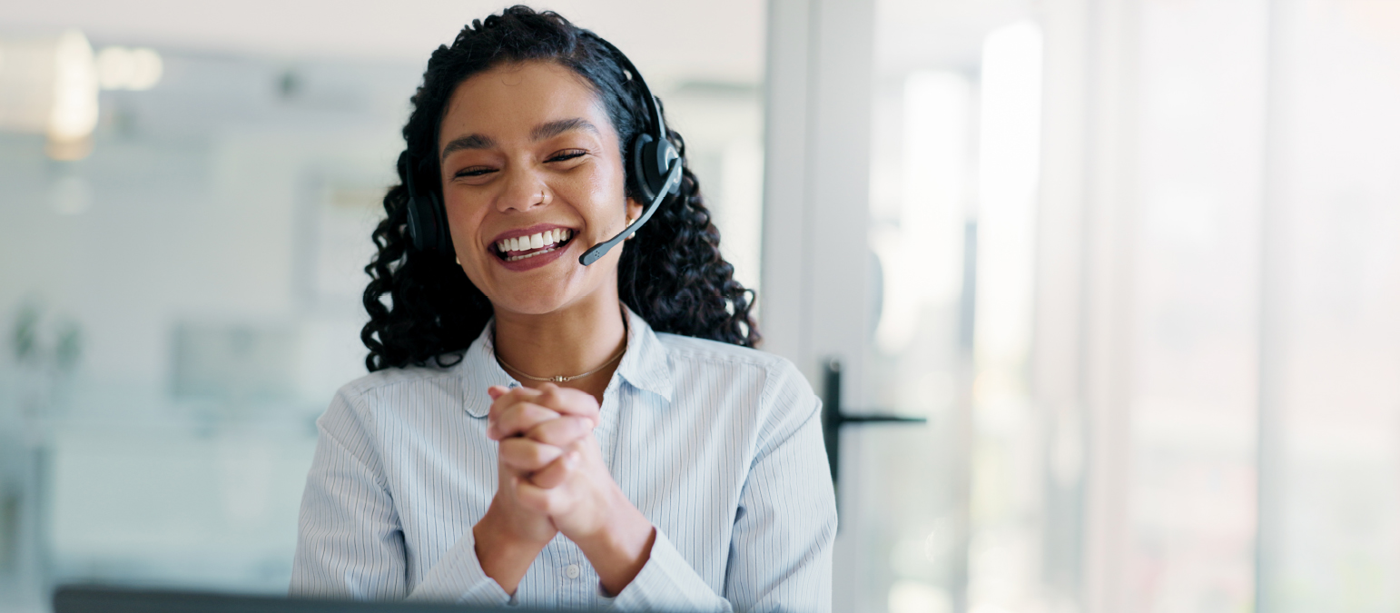 Image of a smiling woman with a headset.